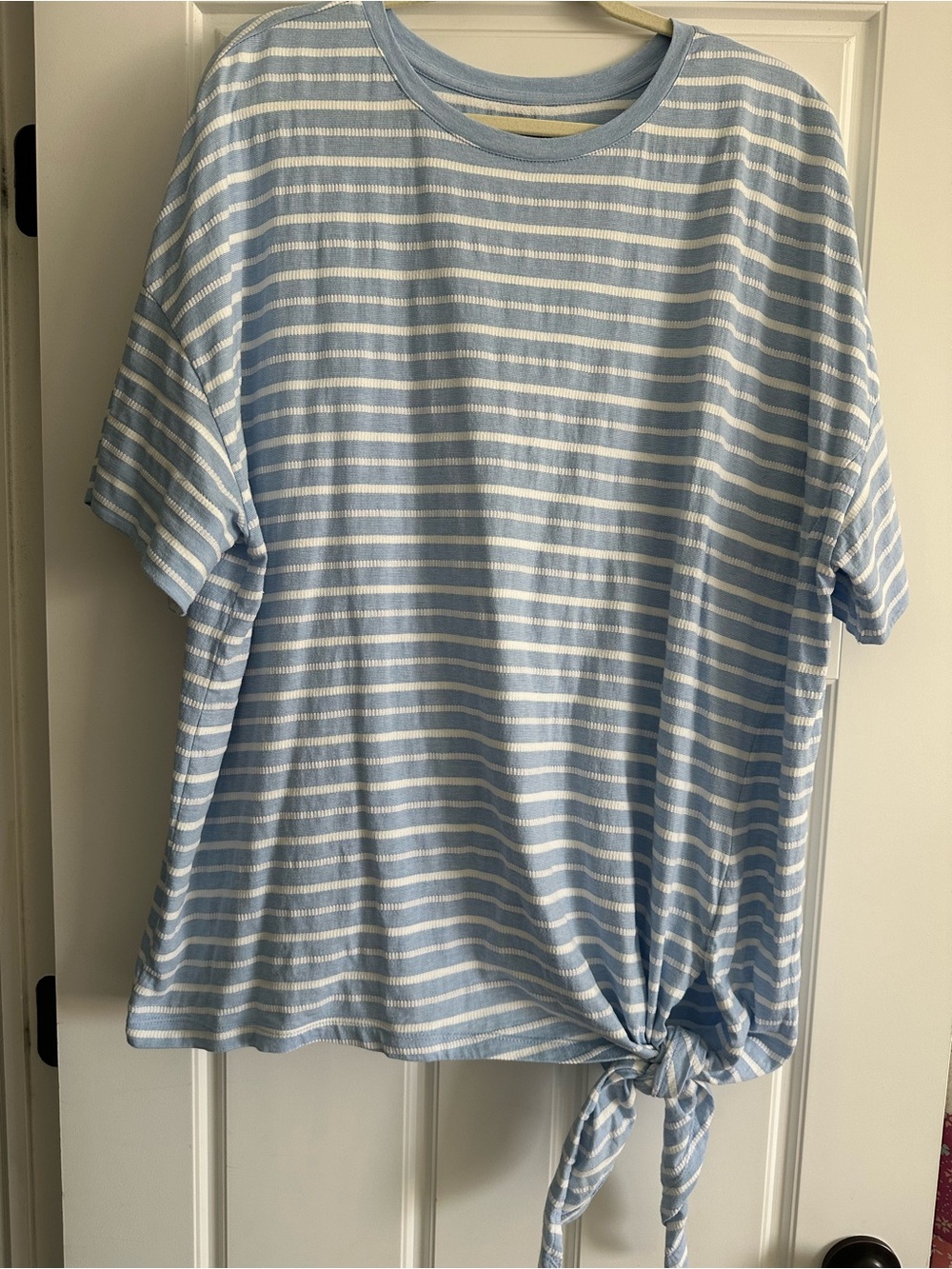 Women’s plus 3X Chaps Light Blue & White Striped Short Sleeve Tie-Hem Tee